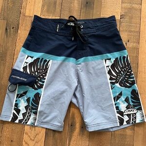 Pipeline Men’s Board Shorts, size 30